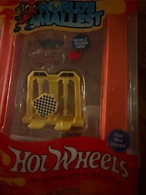 Hot Wheel worlds smallest Yellow Racing Launcher Playset
